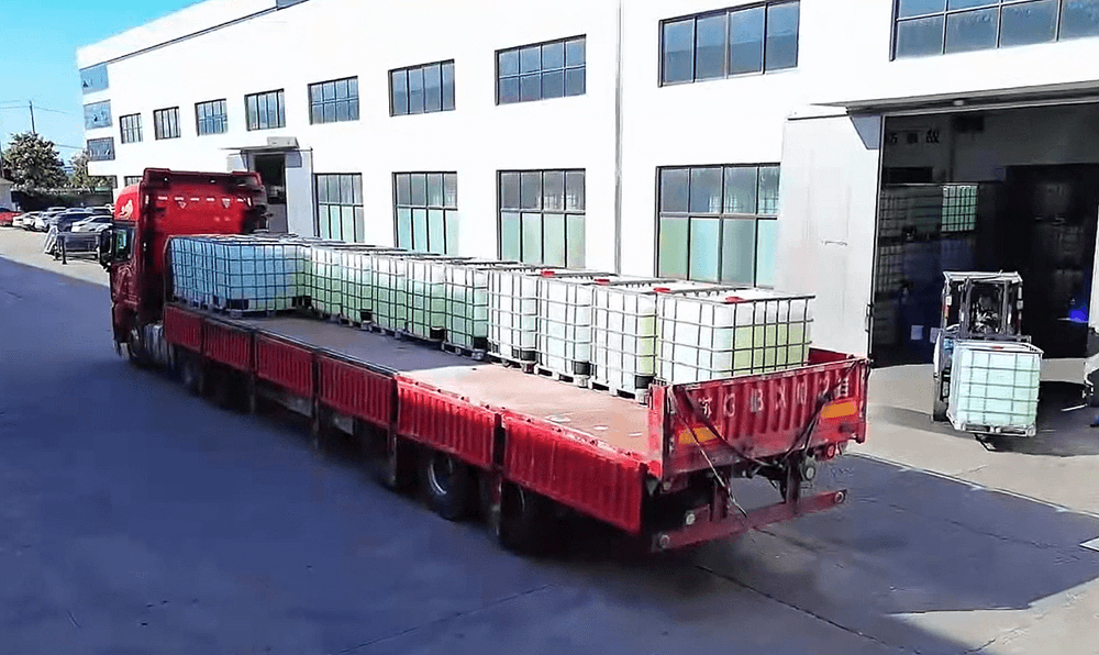 ముందుగా కస్టమర్: అనుకూలీకరించిన ఫోమ్ కాన్సంట్రేట్ లోడ్ చేయబడింది మరియు కస్టమర్ సైట్‌కి షిప్పింగ్ చేయడానికి సిద్ధంగా ఉంది